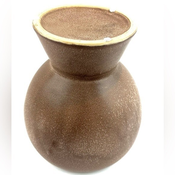 Sandy Brown Desert Sand Ceramic Urn Vase 9” x 6.5” - Picture 4 of 8